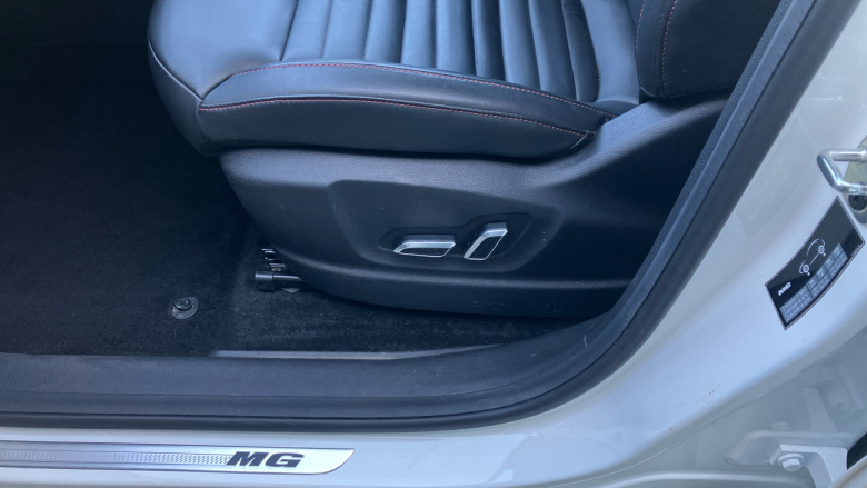 MG HS 1.5 T-GDI Trophy 5dr DCT Petrol Hatchback